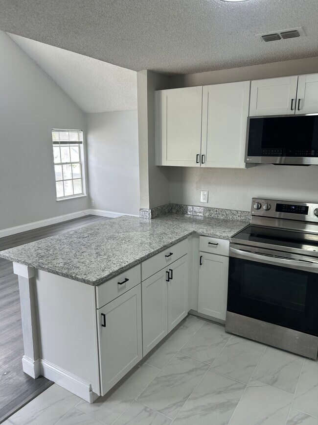 Building Photo - 12219 Armenia Gables Cir