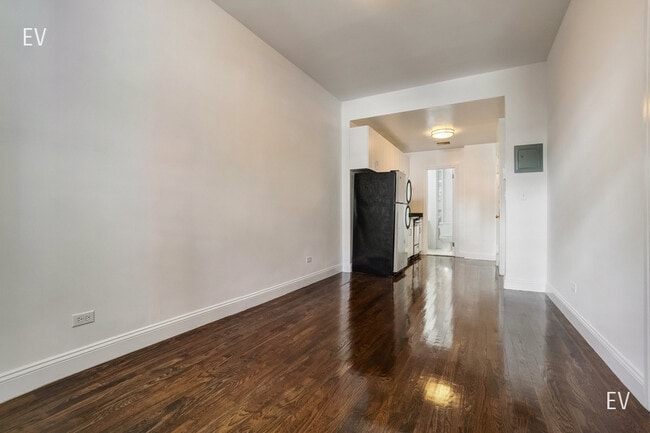 Building Photo - 37 E 65th St