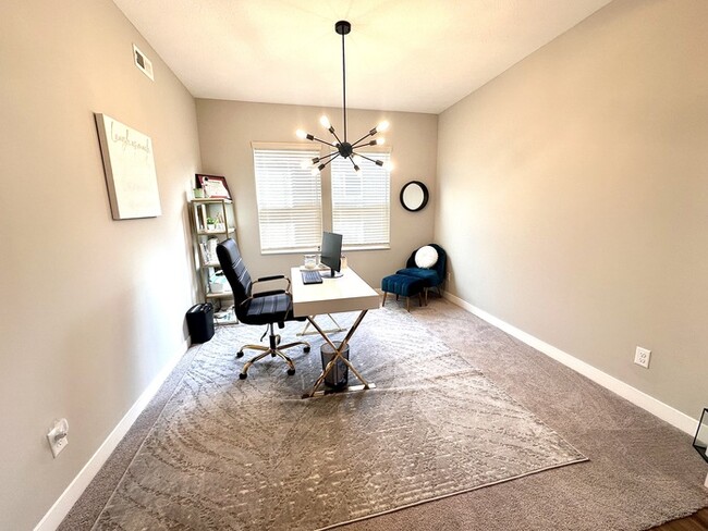 Building Photo - Furnished House in Avon
