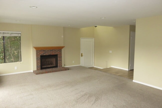 Building Photo - Townhome for Rent — La Jolla Village, South Point Community