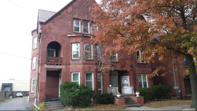 Building Photo - 18-20-20 W Ross St