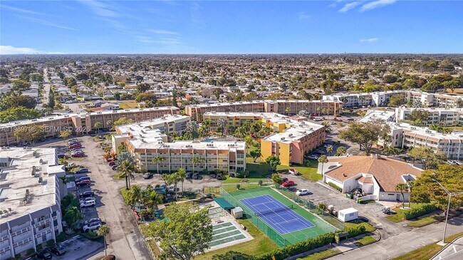 Building Photo - 6750 Royal Palm Blvd