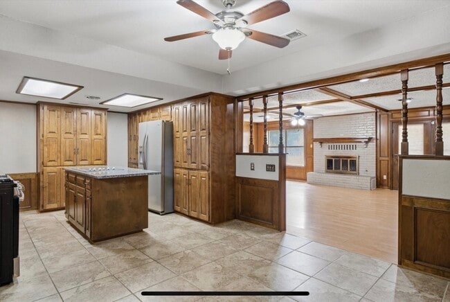 Building Photo - 716 S Houston St