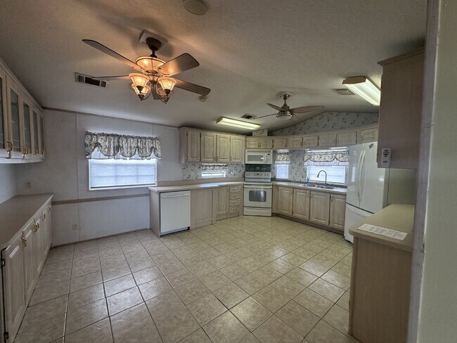 Building Photo - Cozy and Convenient Water Front 2/1 in St. Cloud's Shelter Cove