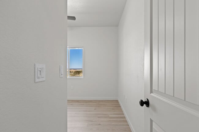 Building Photo - 10096 Glen Rd