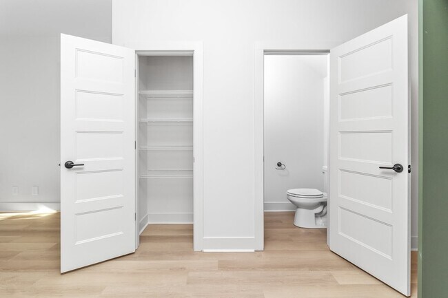 Building Photo - 4 Dutch Dr