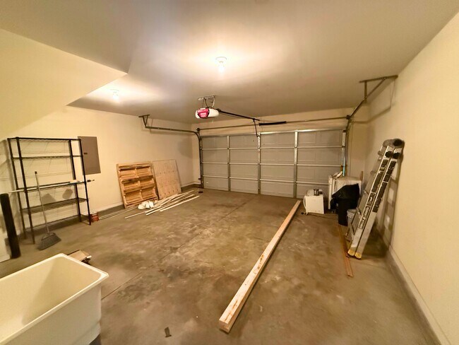 Building Photo - 102 Groveview Trail