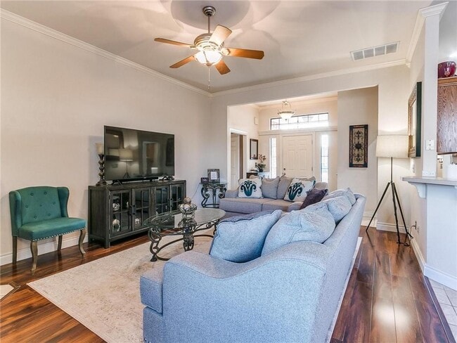 Building Photo - 4817 Montrose Dr