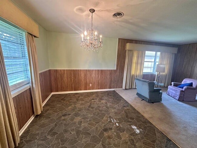 Building Photo - 1575 Longfellow Dr