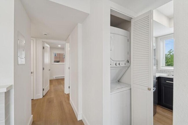 Building Photo - 1 bedroom in Redmond WA 98052