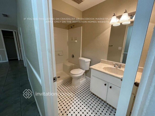Building Photo - 3816 Southview Dr