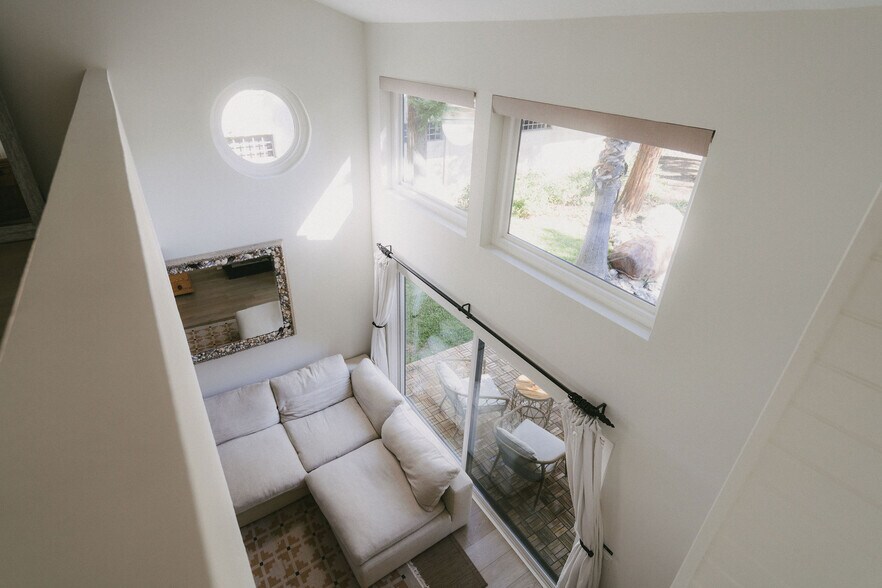 Building Photo - 5716 Skyview Way