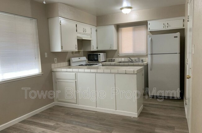 Building Photo - 6004 Bourbon Dr
