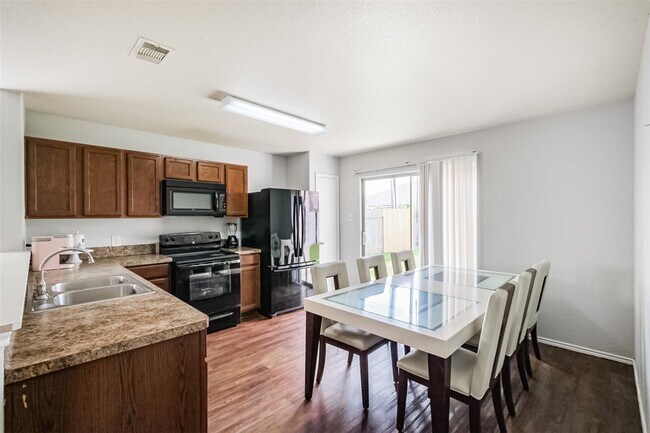 Building Photo - 16530 Peyton Ridge Cir