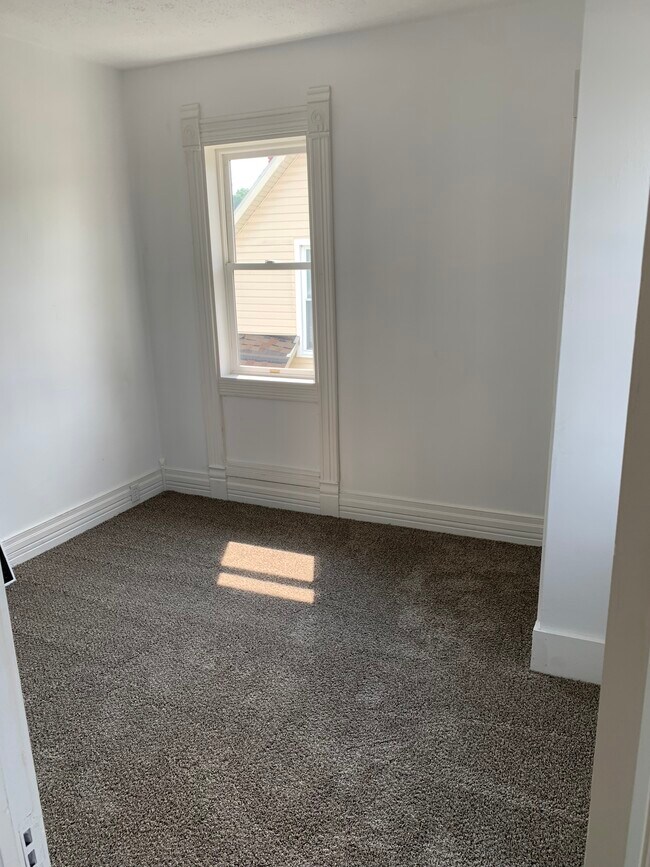Upstairs Room - 421 W Main St