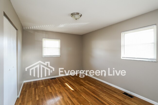 Building Photo - 10662 Chelmsford Rd