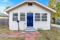 Building Photo - Cute 3bdrm/1bath House ** Section 8 OK ** $1995.00** Move in by December 31st and get 1 month Fre...