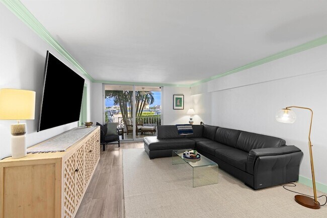 Building Photo - 917 N Flagler Dr