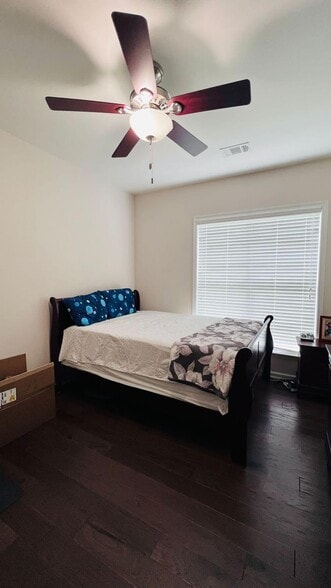 Building Photo - 725 Earlham Dr