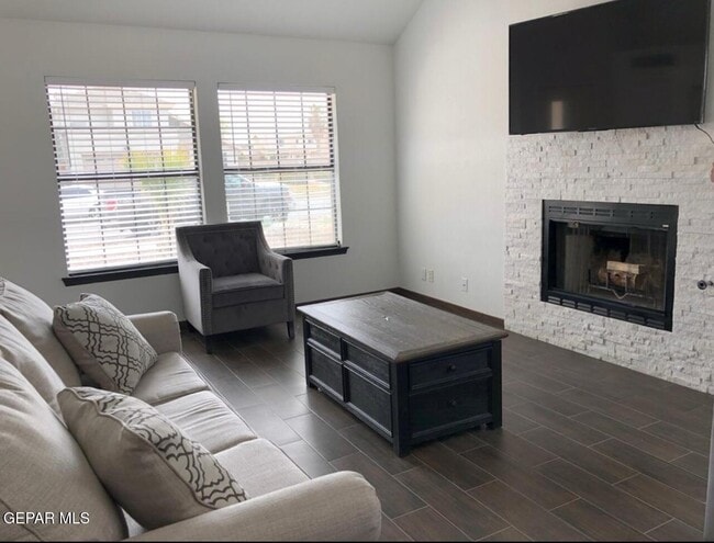 Building Photo - 4705 Loma Grande Dr