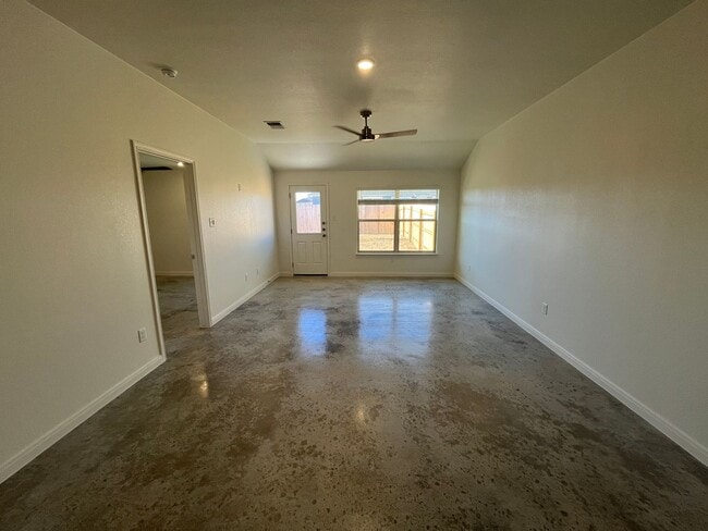 Building Photo - 913 Switchgrass Dr