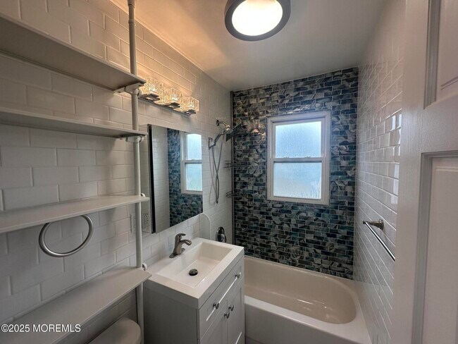 Building Photo - 407 3rd Ave