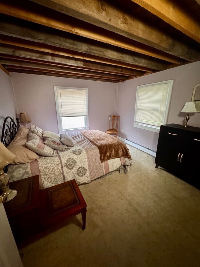 Building Photo - Spacious 3-Bedroom| Downtown Newnarket| Available NOW!