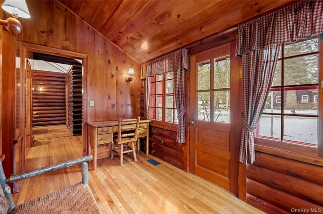 Building Photo - 6 Alpine Rd