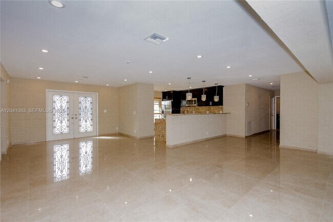 Building Photo - 16641 Royal Poinciana Dr