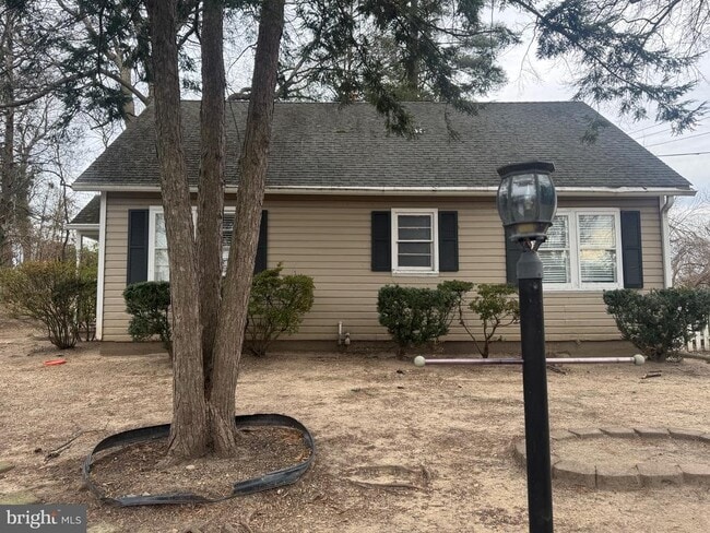 Building Photo - 491 N Latham St