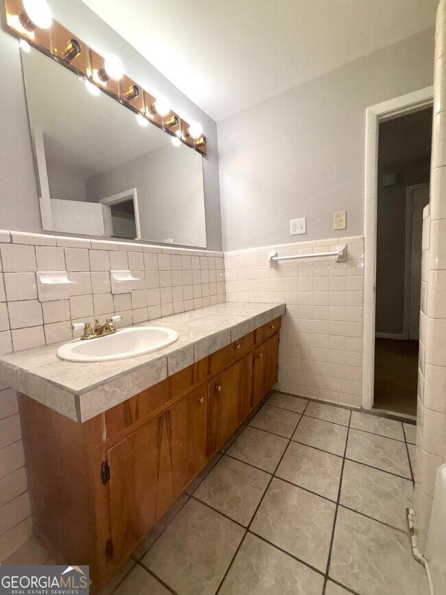 Building Photo - 1255 Angelia Dr SW