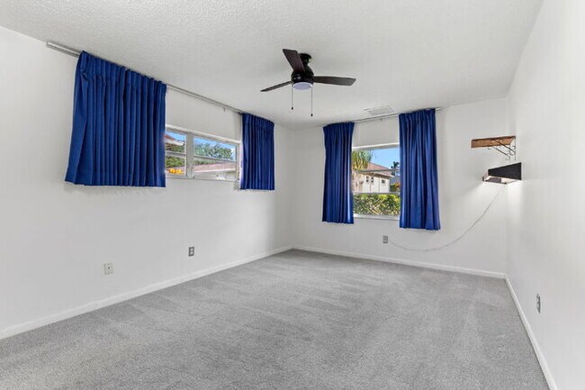 Building Photo - "Spacious 2-Bed, 2-Bath Condo Oasis in Prime Clearwater Location – 55+ COMMUNITY
