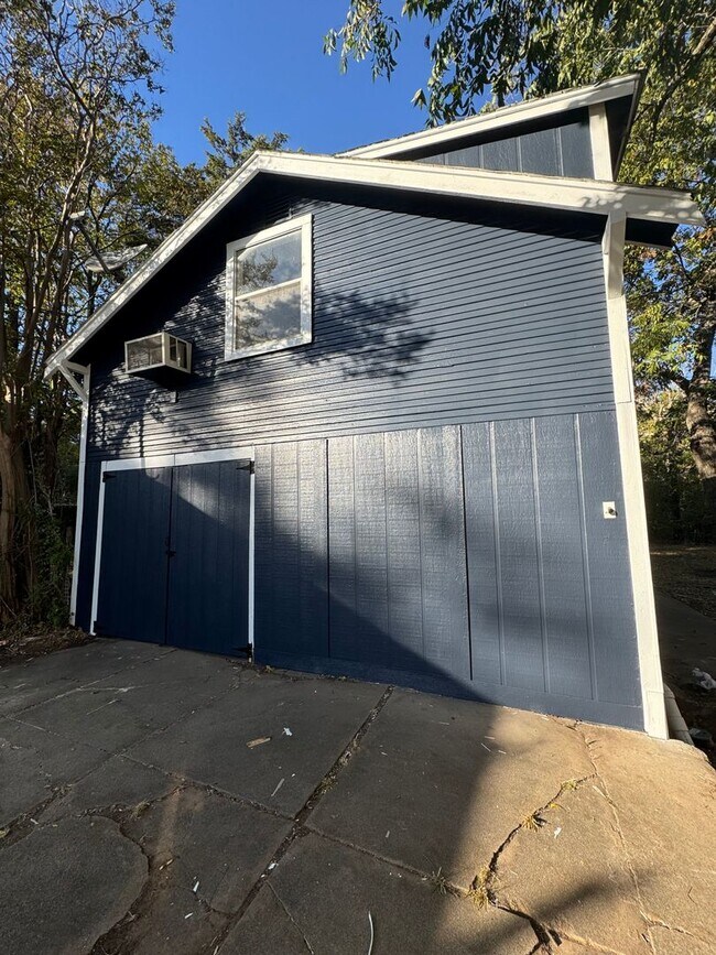 Building Photo - 11th Rentals