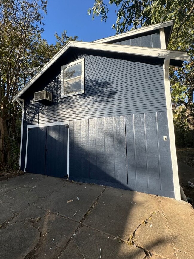 Building Photo - 209 11th Ave NW