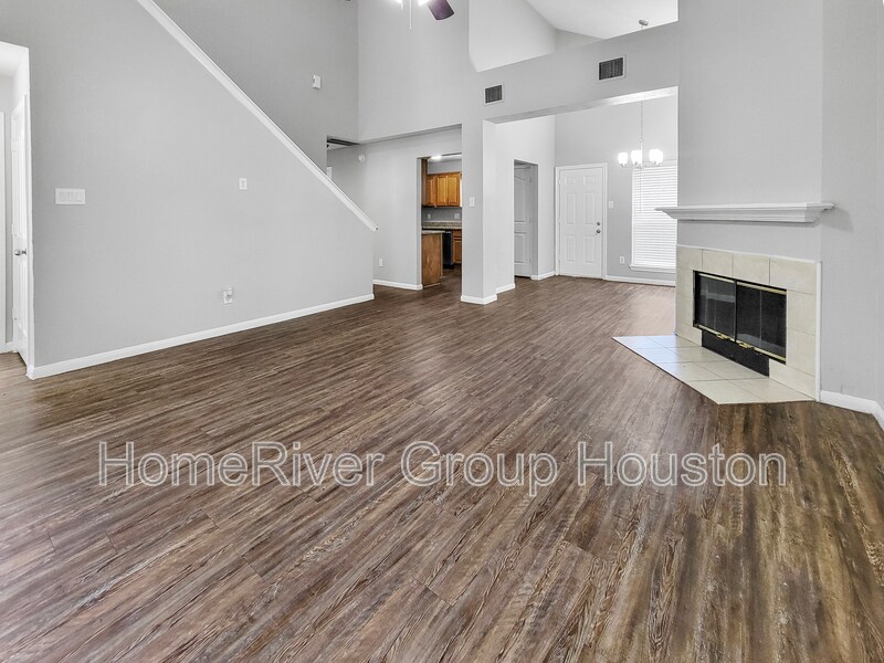 Building Photo - 11930 Cottonwood Ln