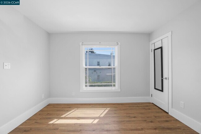 Building Photo - 1325 Hopkins St