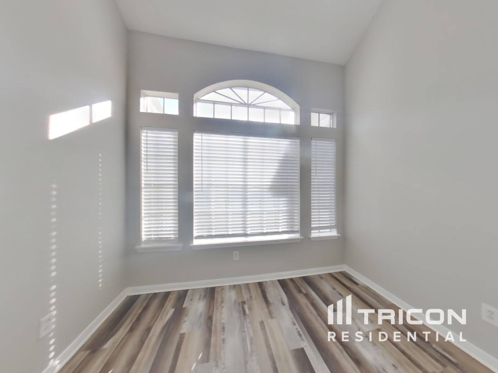 Building Photo - 7114 River Garden Dr