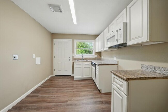 Building Photo - 3615 Seabrook St