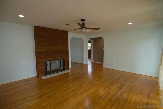 Building Photo - 6124 Mary Ln Dr