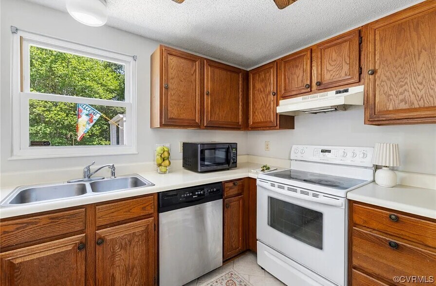 Building Photo - 9492 Tracey Lynne Cir