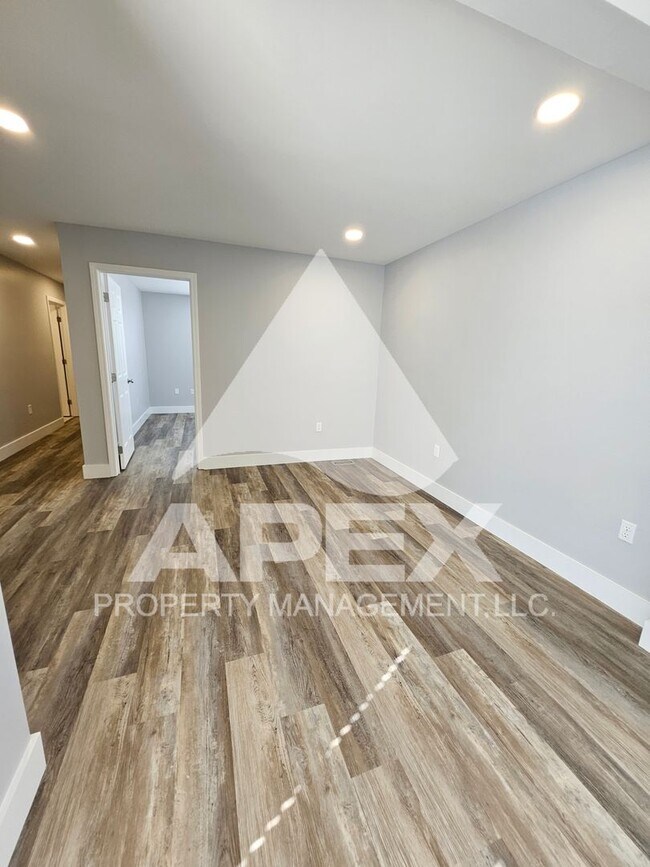 Building Photo - 3411/3413 Harvey Drive