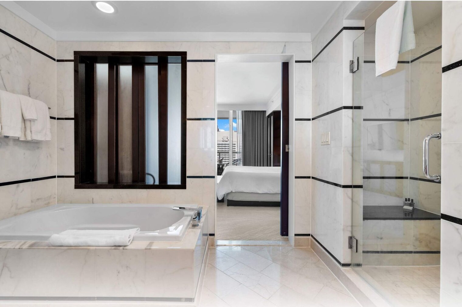 Building Photo - 4391 Collins Ave