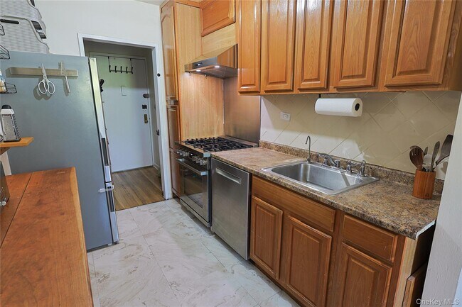 Building Photo - 5730 Mosholu Ave