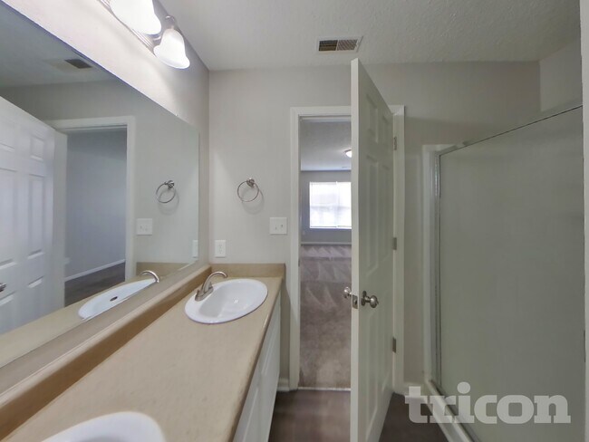 Building Photo - 5477 Wood Hollow Dr