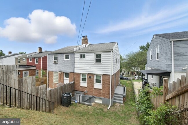 Building Photo - 5083 Just St NE
