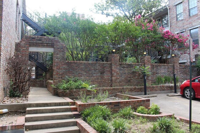 Building Photo - 2801 Rio Grande St