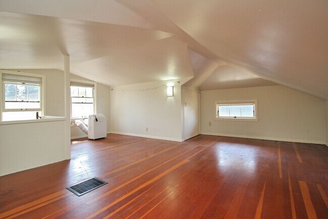 Building Photo - 3412 NE 59th Ave