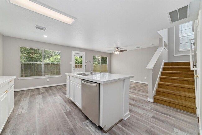 Building Photo - 202 S Walden Elms Cir