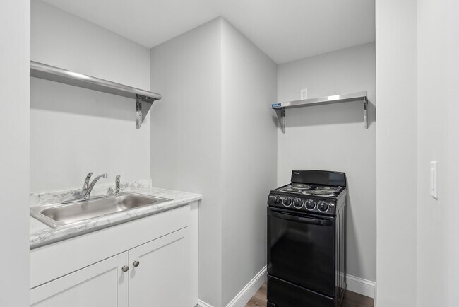 Building Photo - "610" on Congress St: New Studio Apt. 1BA $1400.00 Heat & H20 included