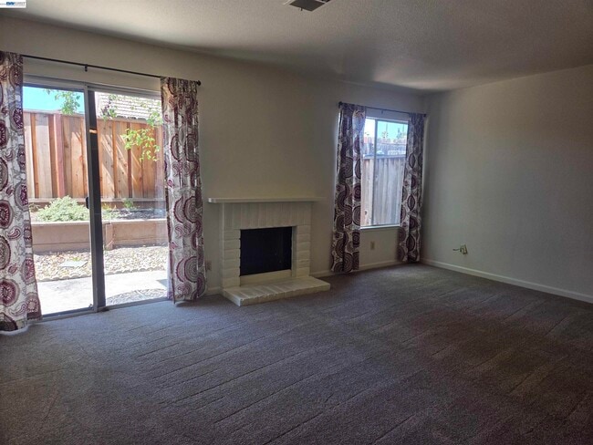 Building Photo - 7596 Silvertree Ln